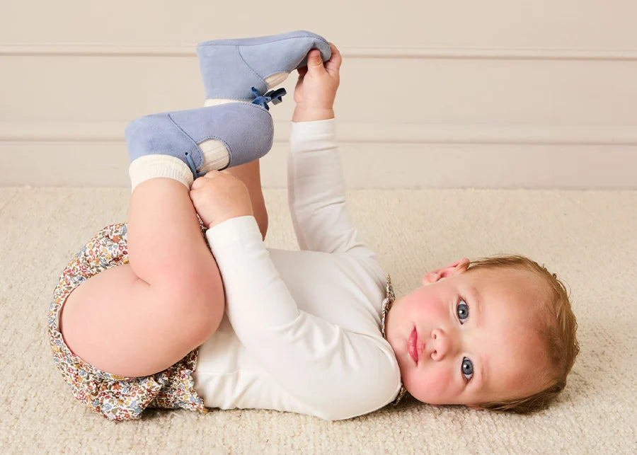 THE NEWBORN LOOKBOOK