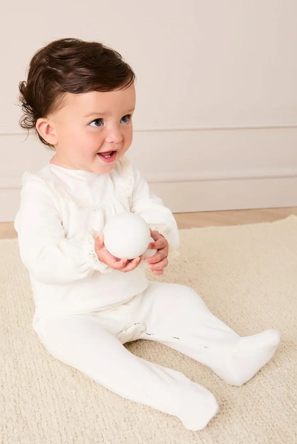 THE NEWBORN LOOKBOOK