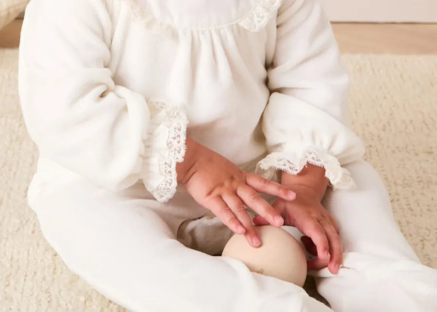 THE NEWBORN LOOKBOOK