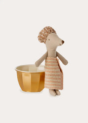 Big Sister Mouse Spa & Wellness in Pink