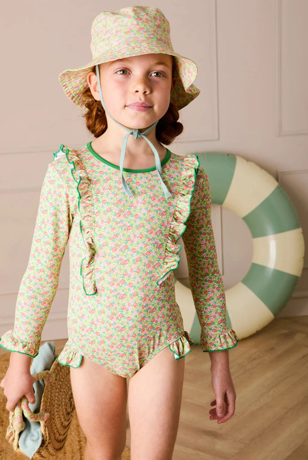 THE GIRL LOOKBOOK