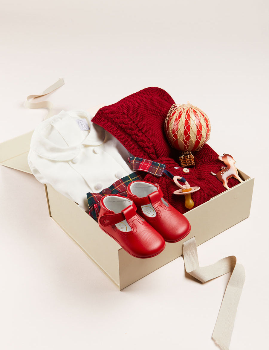 Belgravia Tartan Baby Boy Gift Set in Red Look from Pepa London