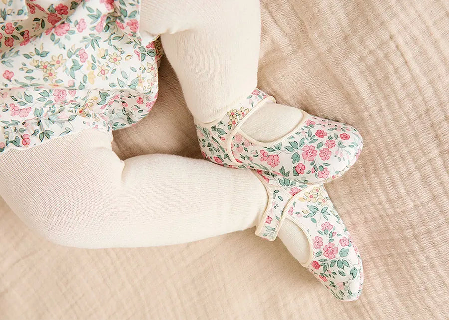 THE NEWBORN LOOKBOOK