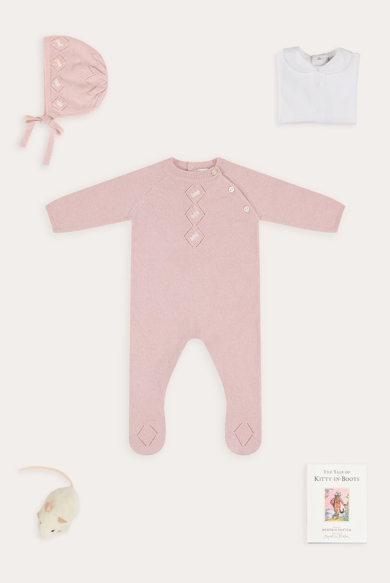 THE NEWBORN LOOKBOOK
