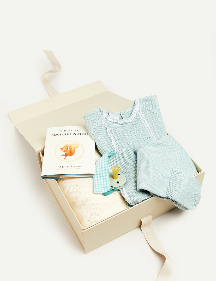 The Lace Detail Knitted Gift Set in Green Look  from Pepa London