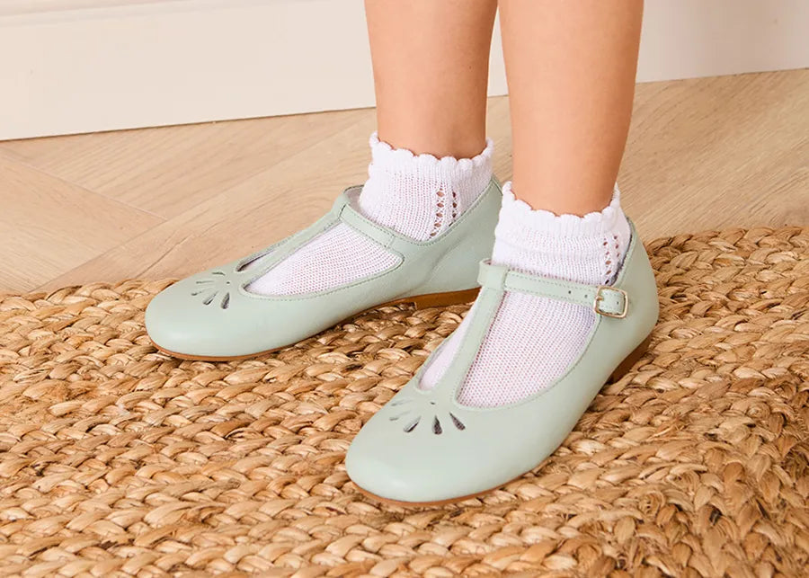 THE BABY GIRL LOOKBOOK