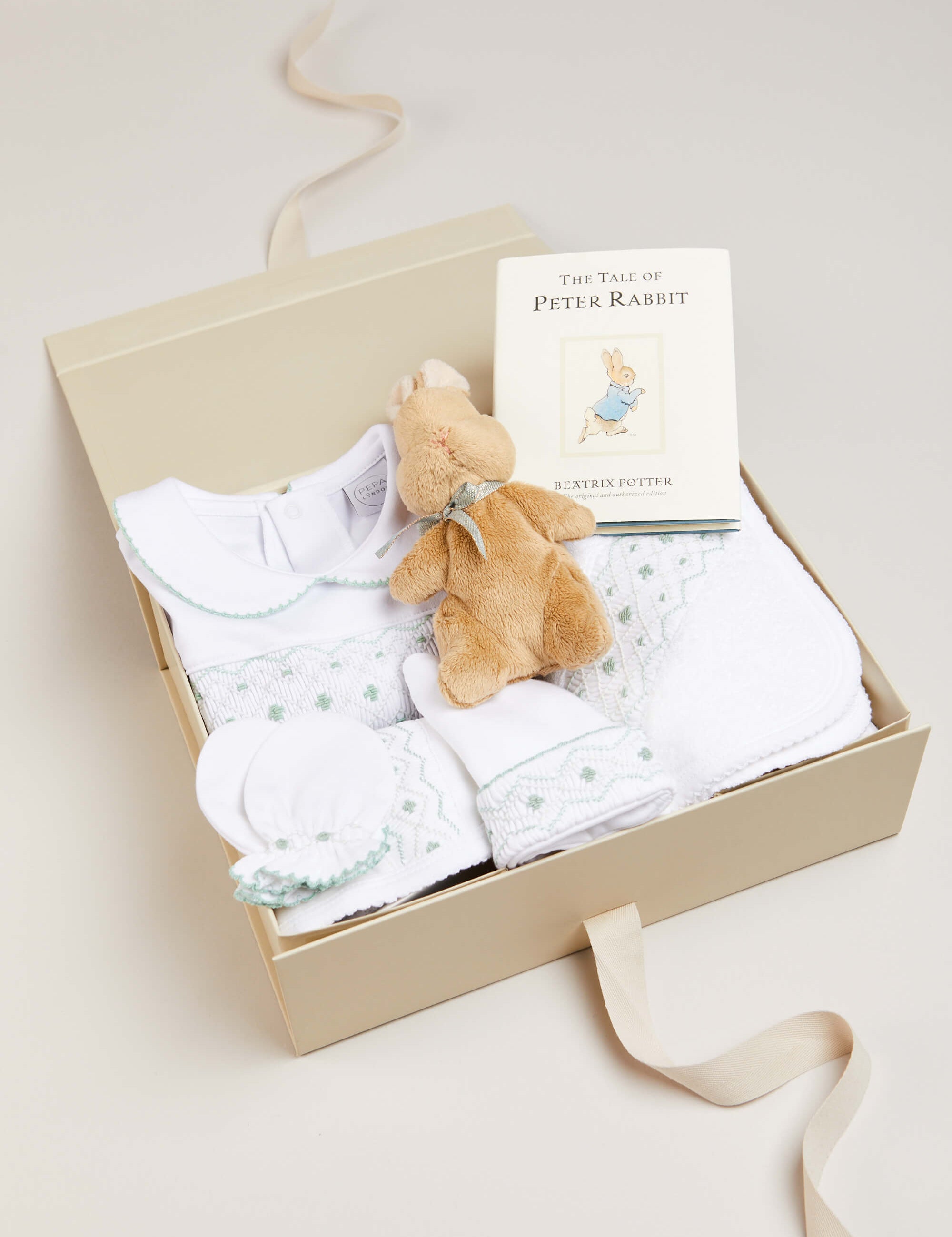 Newborn Hand Smocked Gift Set in Green Look  from Pepa London